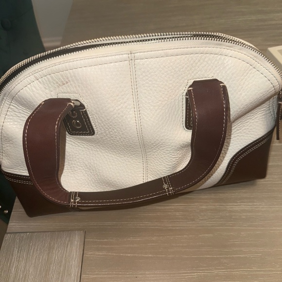 Coach Hampton  White and Brown Shoulder Bag - Picture 2 of 3